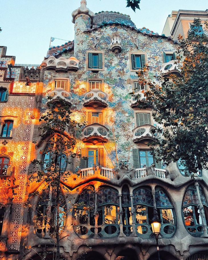 Kiến trúc Gaudi độc đáo ở thành phố Barcelona, Tây Ban Nha
